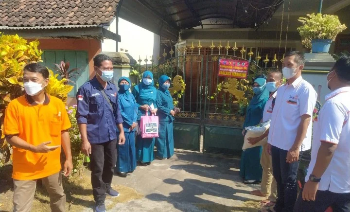 Lazismu Rowokangkung  Gandeng PKK Bantu Warga Isoman