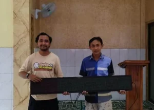 Bantuan Jadwal Shalat Elektrik untuk Masjid dari Lazismu Tulungagung