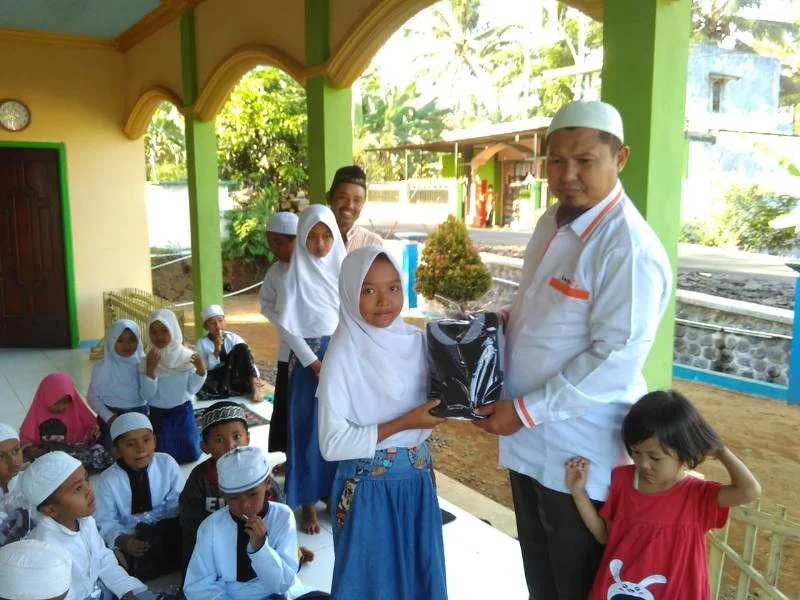 Lazismu Datang, Ini yang Diberikan untuk TPQ dan Dhuafa di Senduro