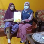 Lazismu Lamongan Beri Bantuan Kaki Palsu ke Mantan TKW