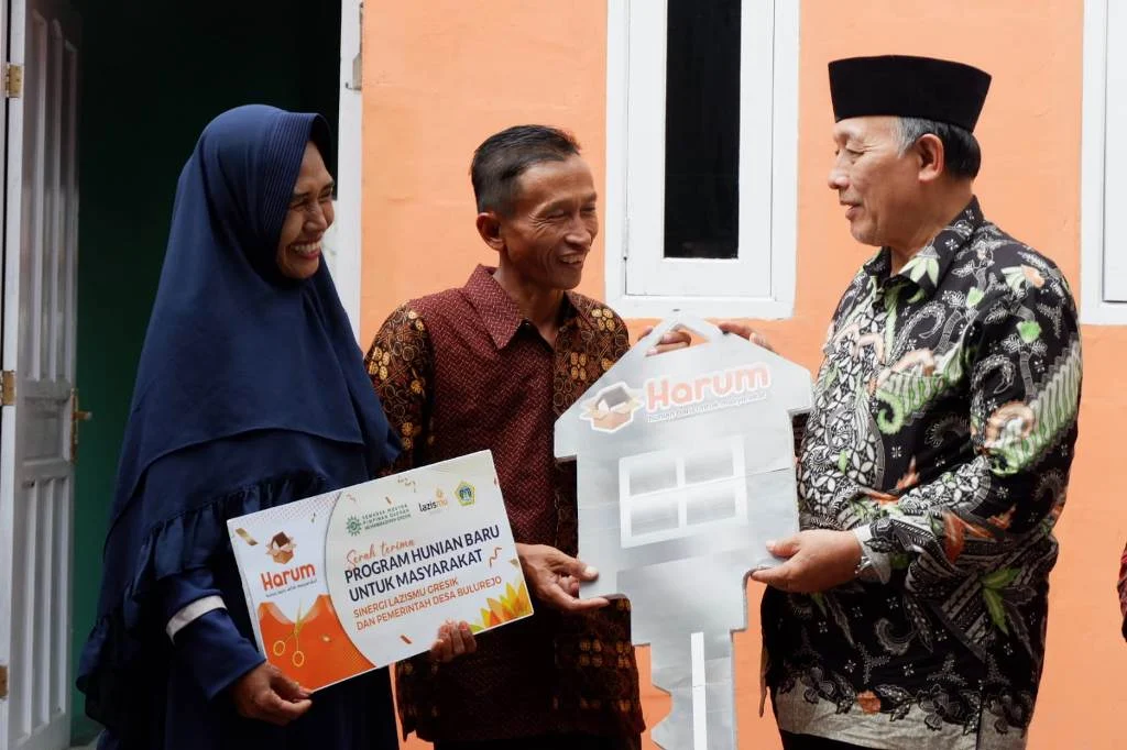 Lazismu Gresik Serahkan Program Hunian Baru untuk Warga Benjeng 