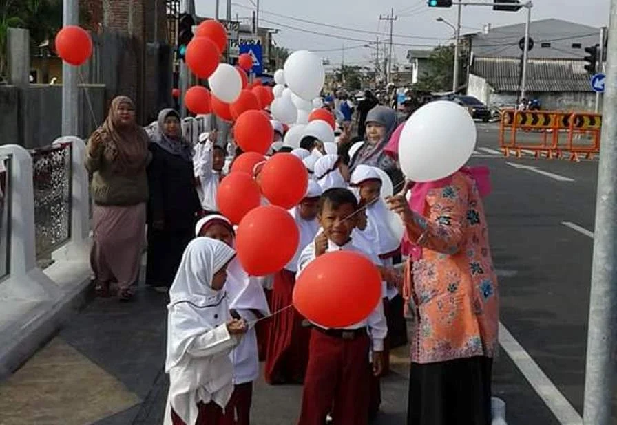 Terbangkan Ratusan Balon Berisi Cita-Cita Kemerdekaan Siswa