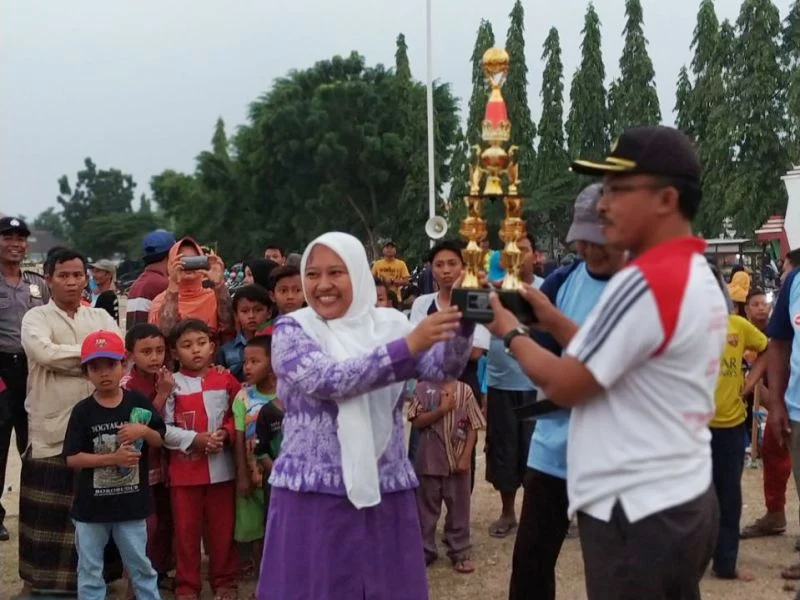 Pemainnya Para Perawat, Tim RSMB Juarai Liga Sepakbola