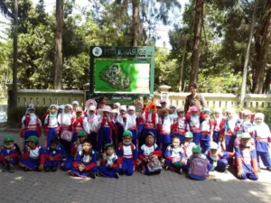 Ke Kebun Binatang Para Murid Diajari Sayang Hewan dan Menjaga Kelestariannya