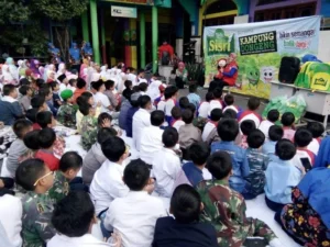 Mendengarkan Dongeng Tetap Mengasyikkan Bagi Murid Sekolah Ini