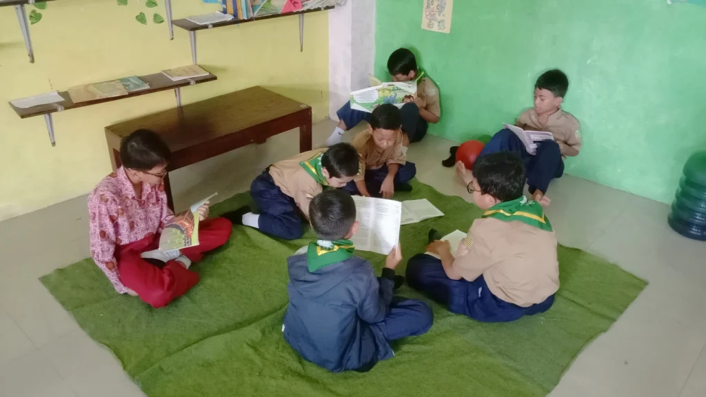 SD Muhammadiyah Kota Blitar Gelar Kegiatan AKSARA: Ayo Kamis Suka Literasi