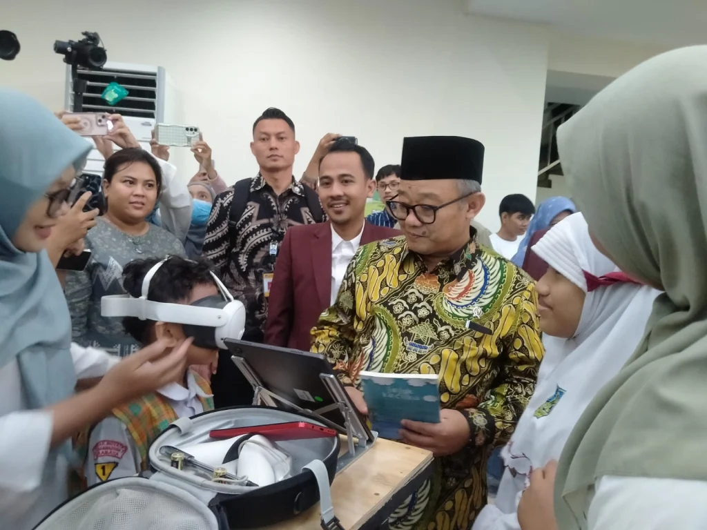 UM Surabaya Resmikan Center for Impactful Innovation, Hadirkan Mendikdasmen RI