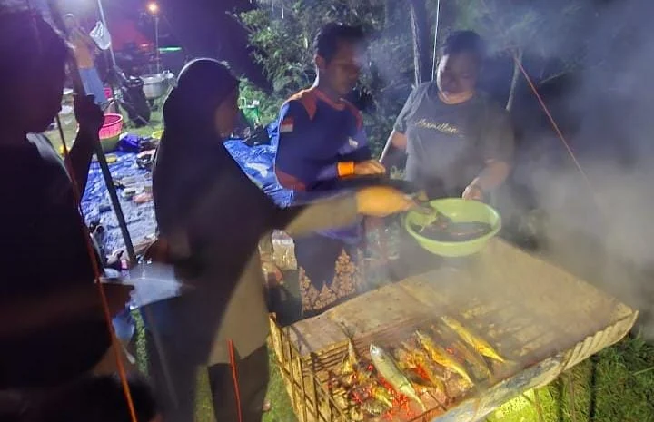 Tim Dapur Umum TC PDPM Blitar Beraksi di Puncak Sekawan