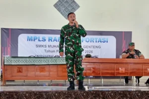 Wakil Danramil 0825/04 Genteng Banyuwangi Beri Motivasi Siswa Baru SMK Muda Genteng
