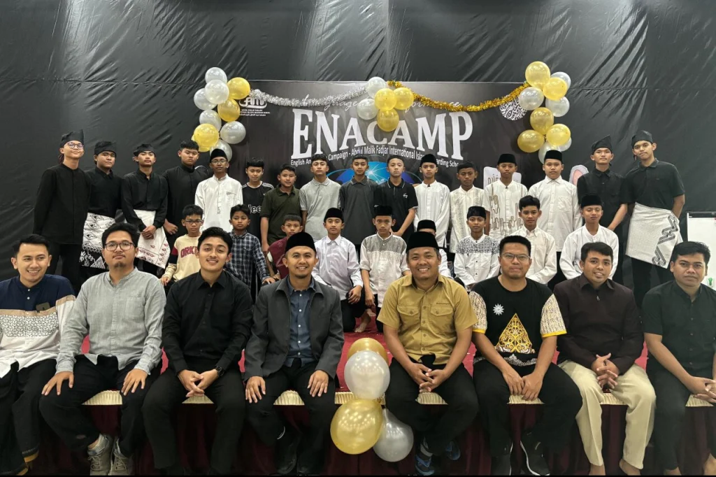 Perkuat Program Bahasa, Ponpes Abdul Malik Fadjar Malang Gelar English and Arabic Camp