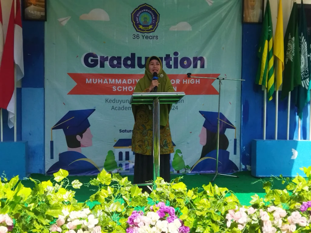 Ketua PDA Lamongan Berpesan Pentingnya Kedekatan dengan Anak pada Haflah SMPM 17 Laren