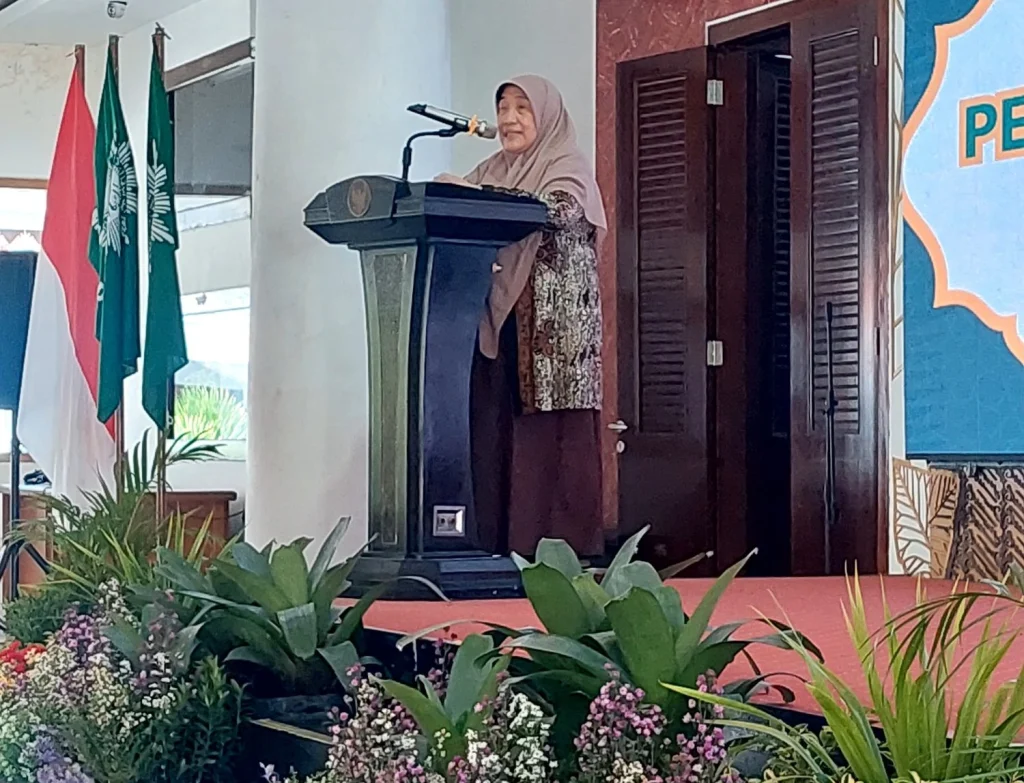 Menyimak Pesan Ketua PWA Jawa Timur saat Hadiri Pengajian Syawalan PDA Ngawi