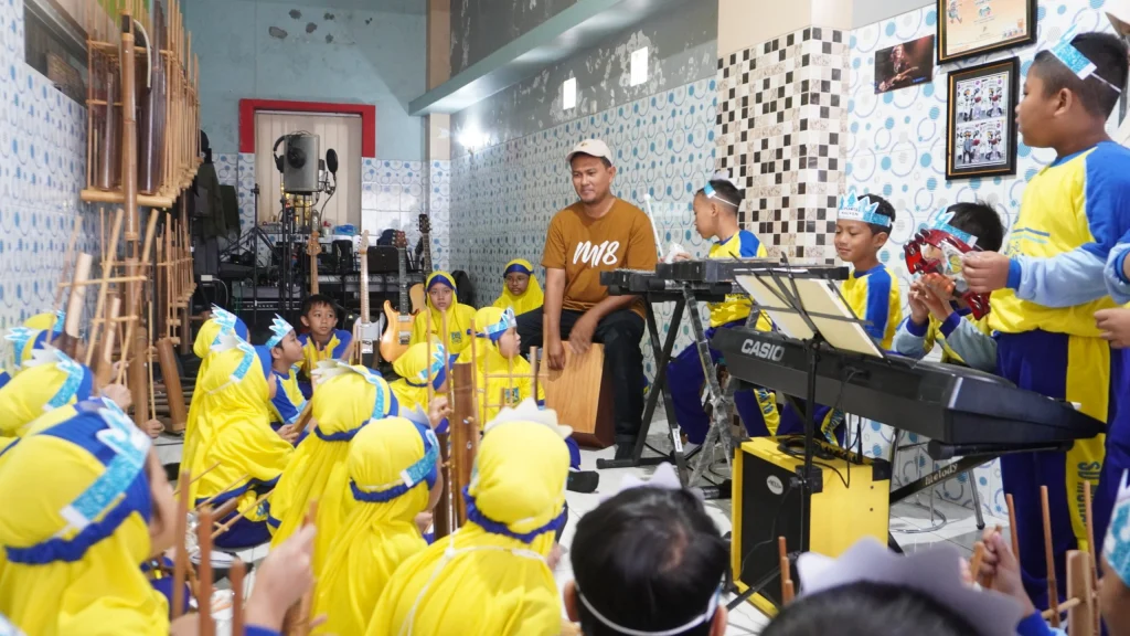 MPLS Hari Kedua, SDM 18 Surabaya Kenalkan Budaya Sehat dan Kreatif