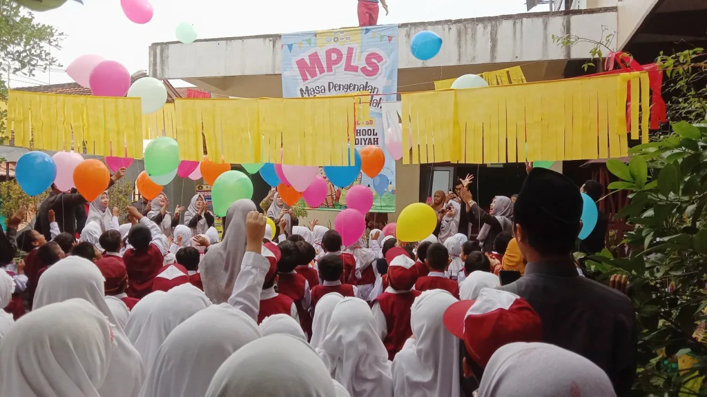 Balon Harapan dan Apel Pagi Warnai MPLS Ramah di SD Muhammadiyah Kota Blitar