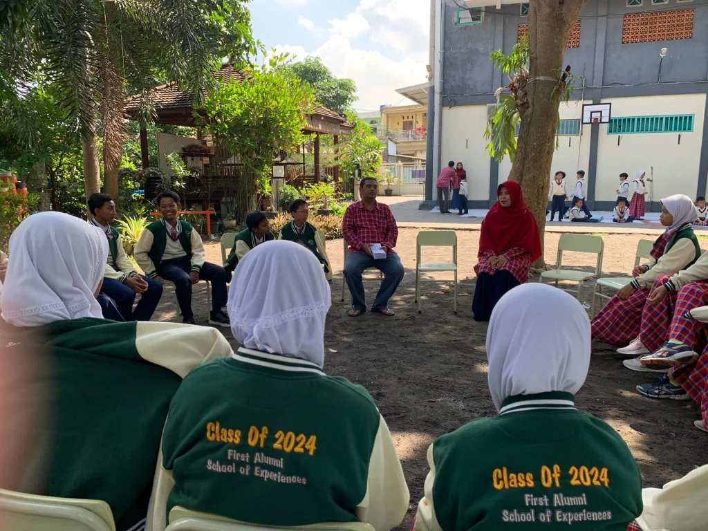 Menilik Keunikan Pengumuman Kelulusan Kelas VI SD Almadany