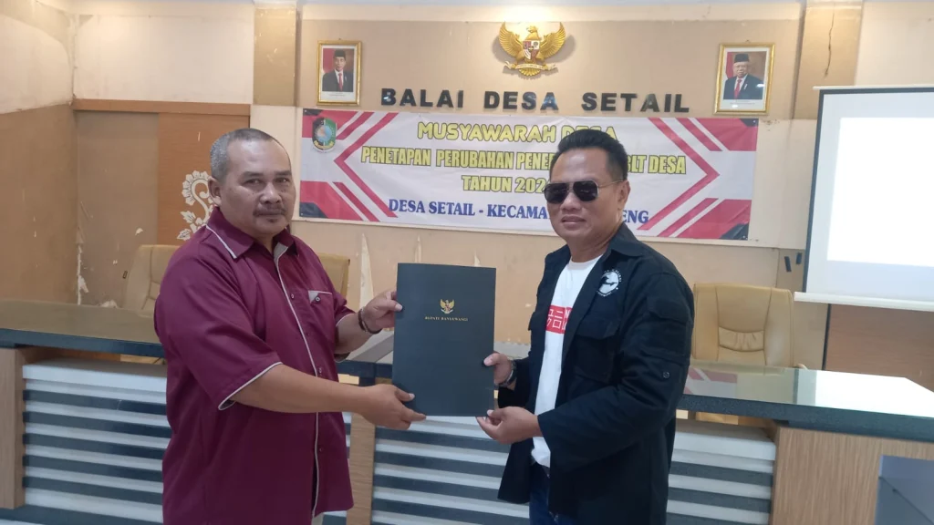 BPD Setail Banyuwangi Terima SK Perpanjangan Jabatan dari DPMD