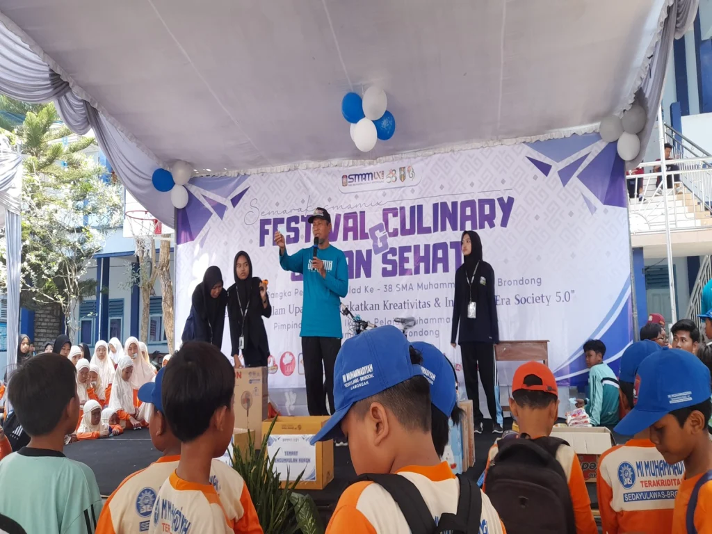 Puncak Acara Semarak SMAMIX Ke-38 Berakhir dengan Jalan Sehat