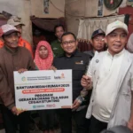 Kemendukbangga Gandeng Lazismu Bedah Rumah Keluarga Berisiko Stunting di Bandung