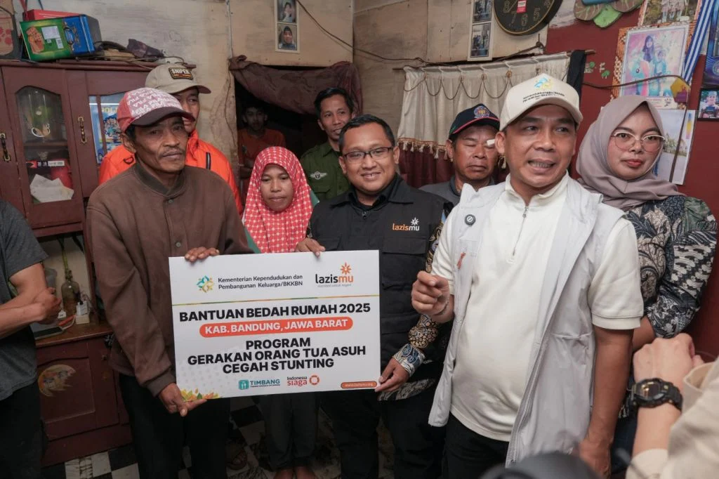 Kemendukbangga Gandeng Lazismu Bedah Rumah Keluarga Berisiko Stunting di Bandung
