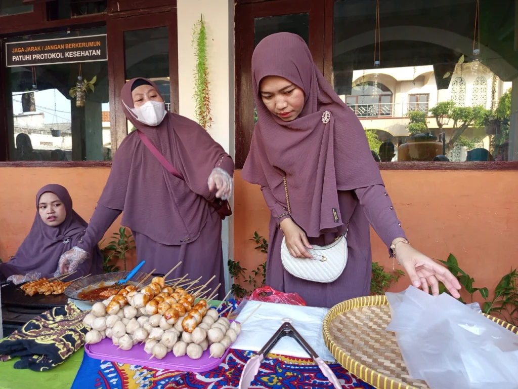 Ratusan Porsi Makanan Banjiri Bazar Specta Show SD Muri