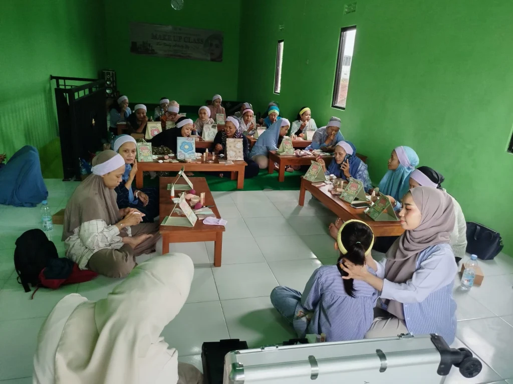 PRNA Mojokampung Bojonegoro dan KSPPS Dinar Setia Bojonegoro Gelar Beauty Class