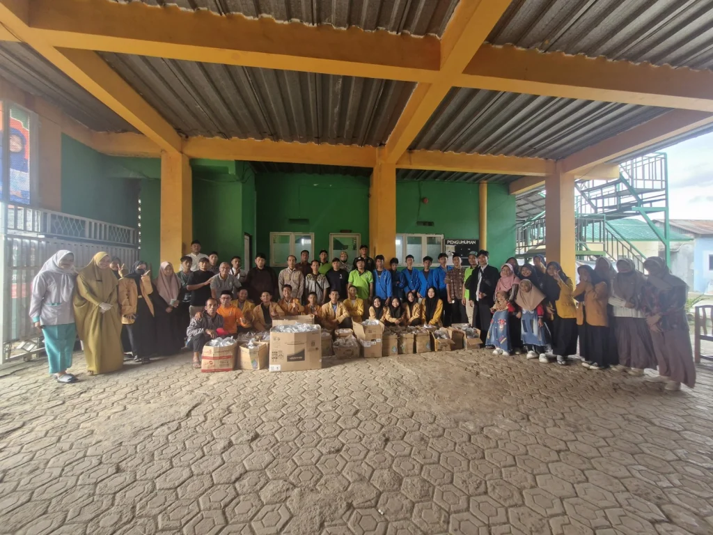 PCM Gunung Putri Bogor Berbagi 1000 Takjil dan MCU Gratis