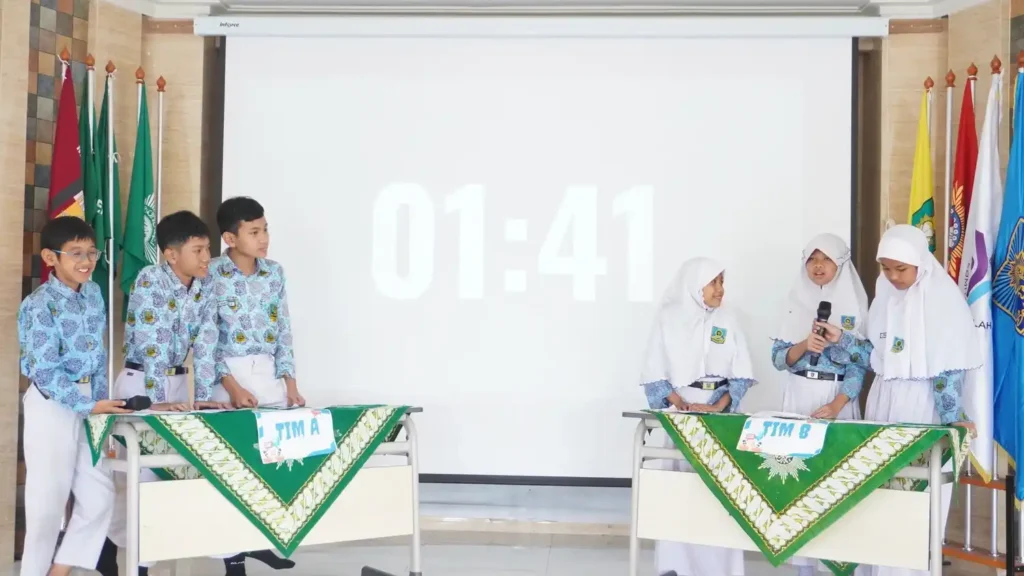 SD Muhammadiyah 18 Surabaya Meriahkan Bulan Bahasa: “Seni Berbahasa, Tumbuhkan Kreativitas Bangsa”