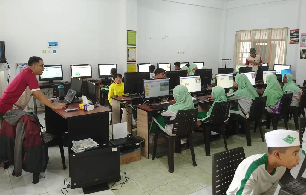 SMP Muhammadiyah 8 Batu Gelar Fun Game, Coding, dan Science untuk SD Al Irsyad Batu