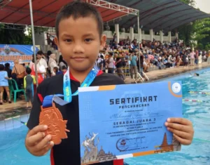 Gigih Berlatih, Siswa ini Sukses Raih Medali di Fun Swimming Competition 2025