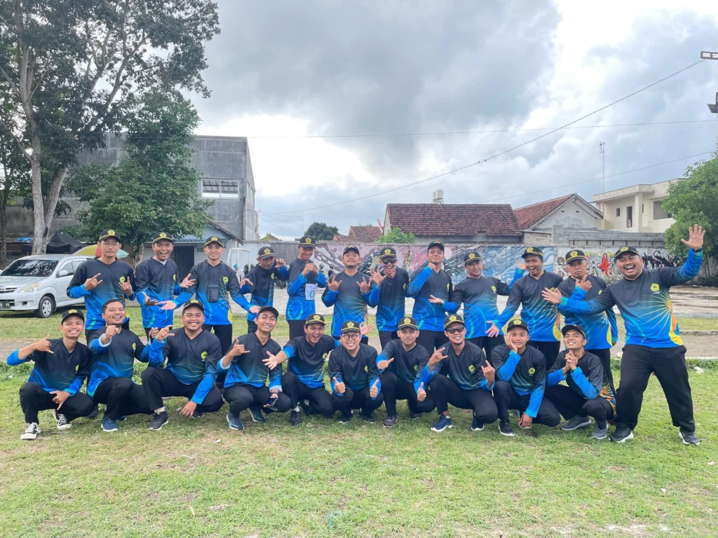 Beri Contoh Pada Siswa, Guru SMA Muha Tampil Lomba Gerak Jalan