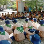 Murid SD Muhtar Hafalkan Undang-Undang Pandu HW bersama Kwarda HW Kota Blitar