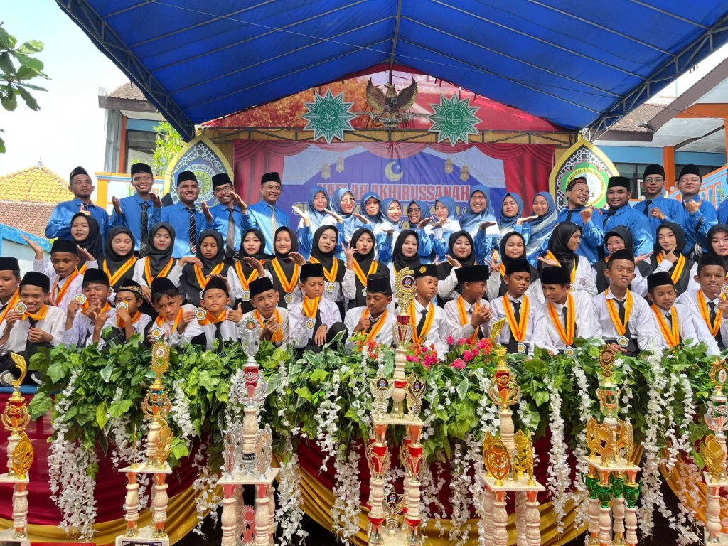 Haflah Akhirussanah SDM 1 dan PAUD ‘Aisyiyah 2 Sugio: Rayakan Kelulusan Penuh Haru dan Bangga