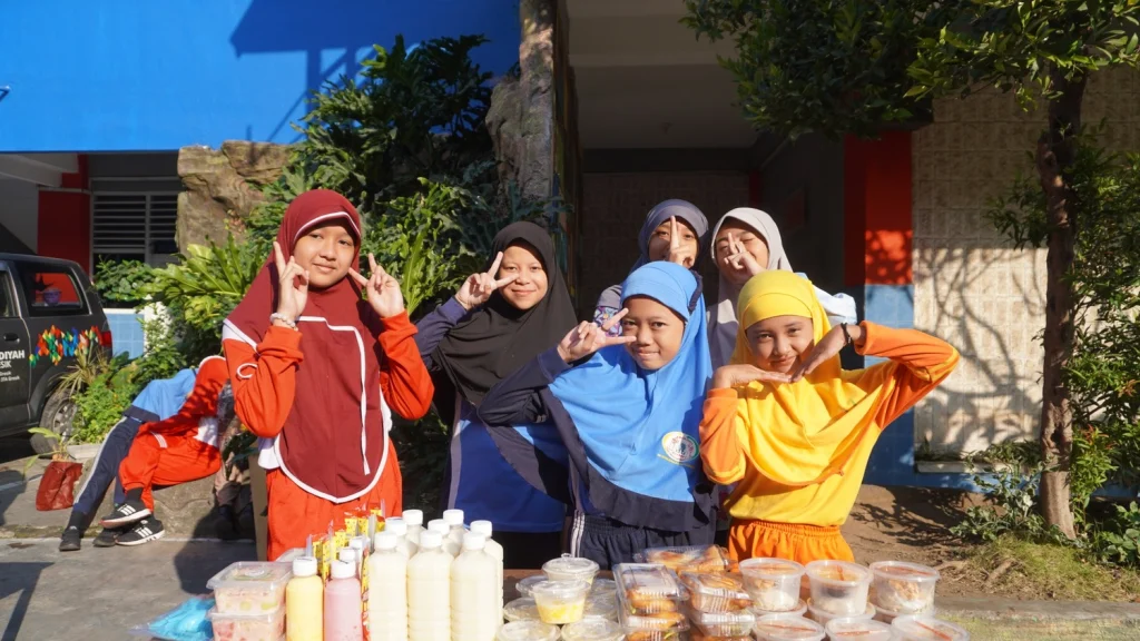 Edukasi Menu Sehat Roti dan Susu untuk Tumbuh Kembang Siswa SD Mugres