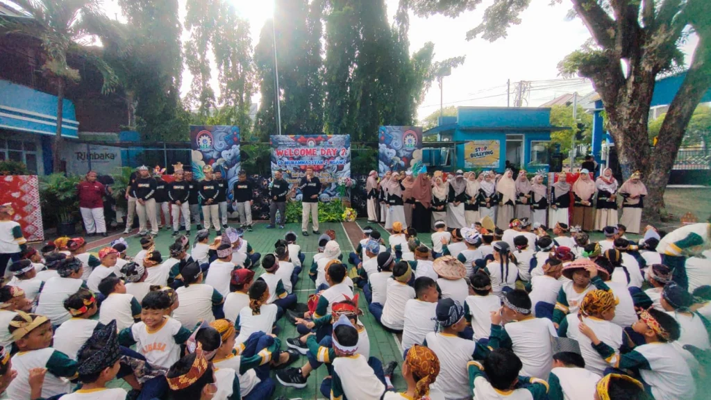 SD Muhammadiyah 1 Ngawi Awali Semester Genap 2024/2025 dengan Hiasan Batik
