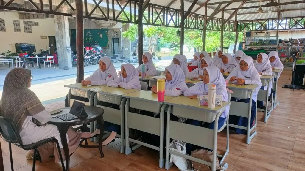 Awali Tahun Ajaran Baru, Pondok Pesantren Babussalam Socah Lakukan Inovasi Pembelajaran di Luar Kelas