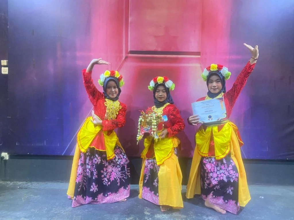 Tim Inovatif Dancer Raih Juara Harapan 3 Lomba Tarian Tradisional