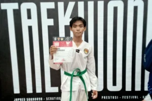 Raih Juara 1 Kejurkot Taekwondo 2025, Siswa Ini Kembali Harumkan SMA Muhammadiyah 7 Surabaya