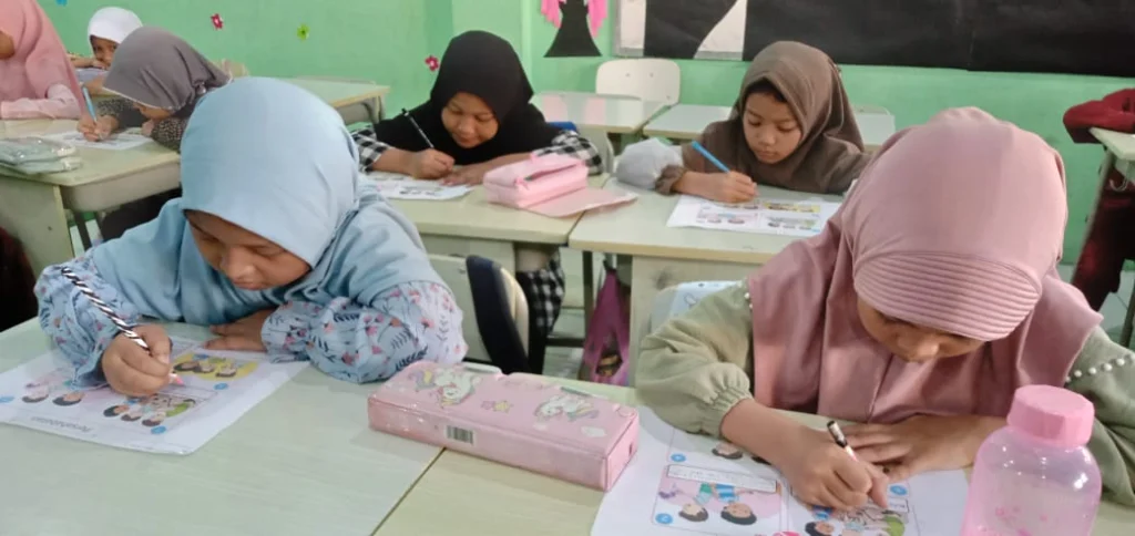 Penulis Cilik SD Muhammadiyah 1 Kebomas Pelajari Bekal Menjadi Penulis Hebat