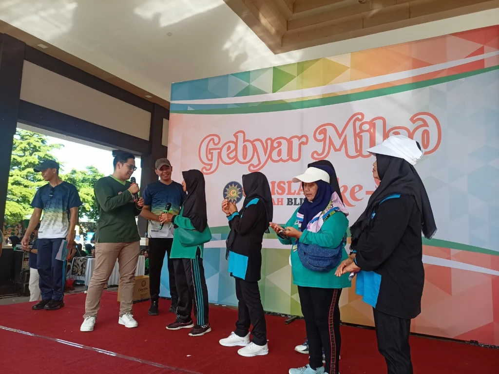 Kejutan di Panggung Milad: dr Afyf Layani Konsultasi Saraf usai Senam