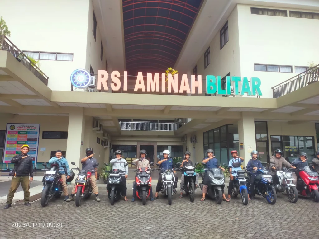 Puluhan Anggota BikersMu Kunjungi Rekan yang Dirawat di RS Islam Aminah Blitar