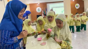 Menilik Keceriaan Kunjungan TK Aisyiyah 11 Giri ke SD Muri Gresik