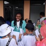 Siswa SD Muhammadiyah 3 IKROM Tingkatkan Kepercayaan Diri Berbahasa Inggris di Taman Bhinneka Surabaya