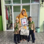 Peringati Hari Guru Nasional, SD Mugres Ajak Murid Kunjungi TK