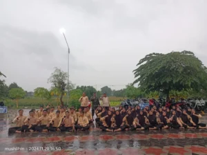 TNI AD Latih PBB hingga Beri Motivasi Murid MAM 8 Takerharjo