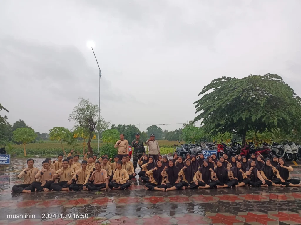 TNI AD Latih PBB hingga Beri Motivasi Murid MAM 8 Takerharjo