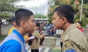 Keseruan Lomba Estafet Kelereng Semarakan HUT Ke-79 RI 2024 di SMK Muda Genteng