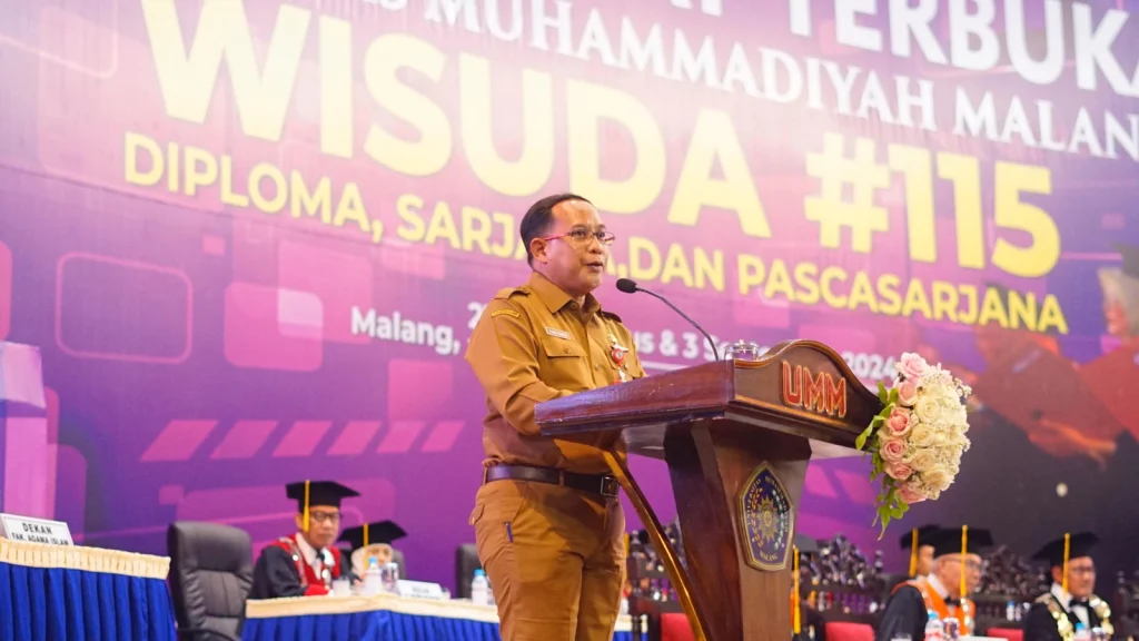Hadir sebagai Alumnus, Kepala BPSDM Jatim Beri Tips pada Wisudawan UMM