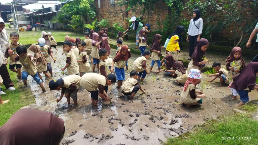 Outing Class TK ABA 6 Surabaya: Serunya Belajar di Alam