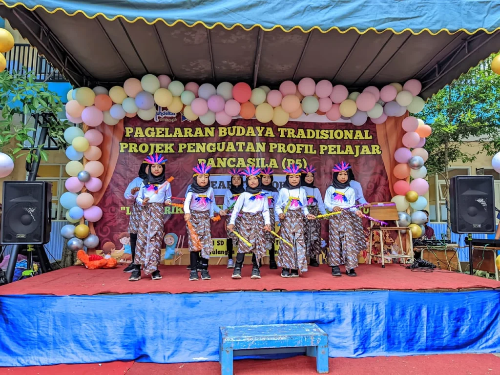 Pagelaran Budaya Gebyar P5: Warna-Warni Tradisi di Tangan Generasi Hebat Muhdelta