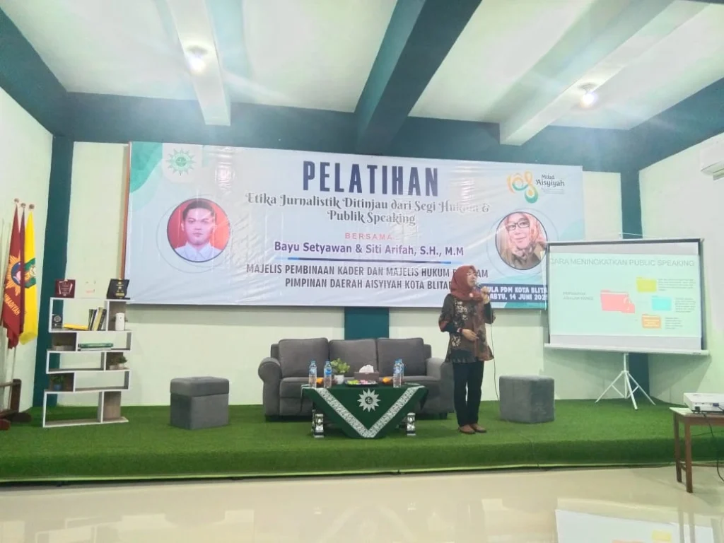Menilik Keseruan Pelatihan Etika Jurnalistik dan Public Speaking untuk Perempuan Aisyiyah Kota Blitar